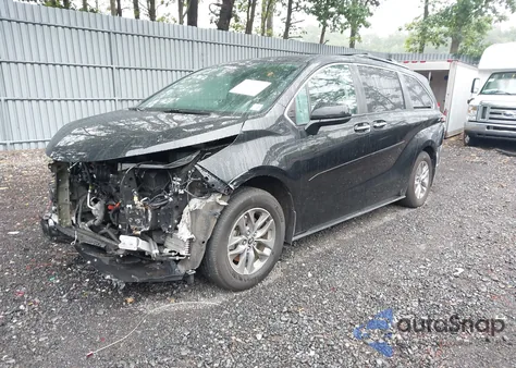 2022 Toyota Sienna Xle z USA, uszkodzony, nr VIN 5TDJRKEC0NS089565